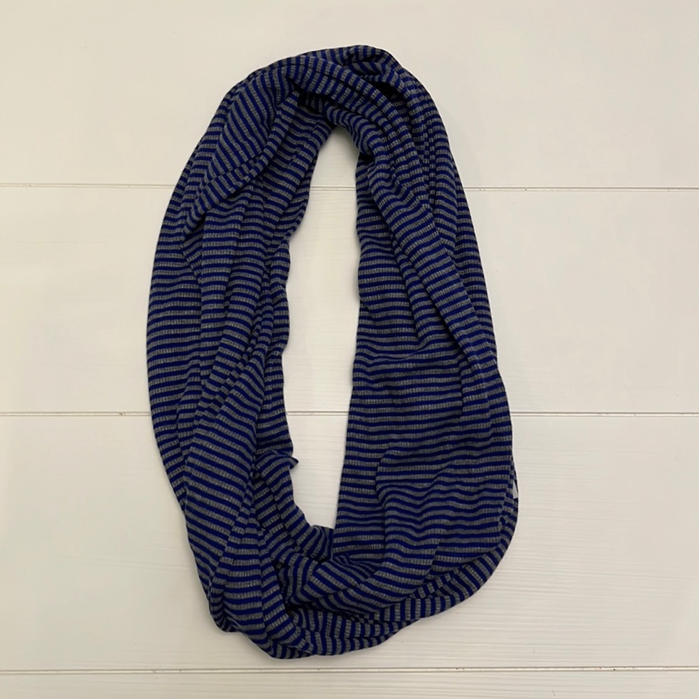 Splendid infinity blue and gray scarf
